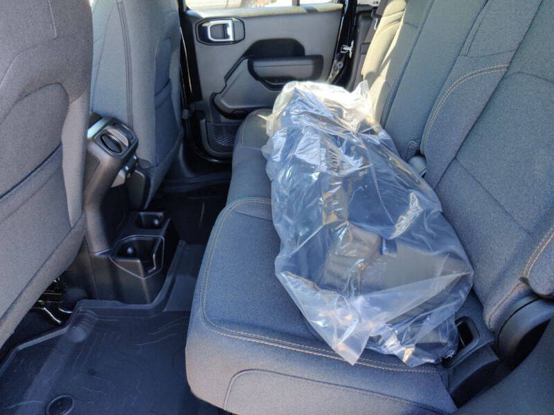 2025 Jeep Gladiator Sport