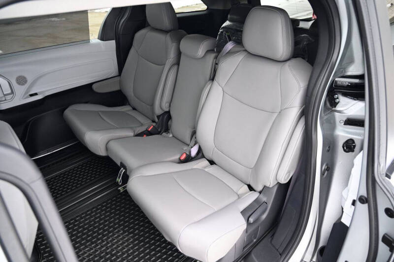 2025 Toyota Sienna XLE 8-Passenger