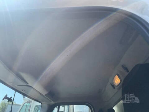 2017 Freightliner Business class M2