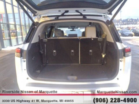 2025 Nissan Pathfinder SL