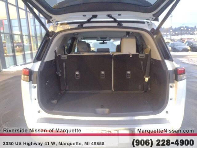 2025 Nissan Pathfinder SL