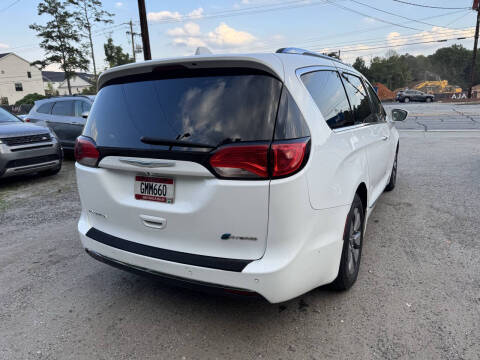 2017 Chrysler Pacifica Hybrid Platinum
