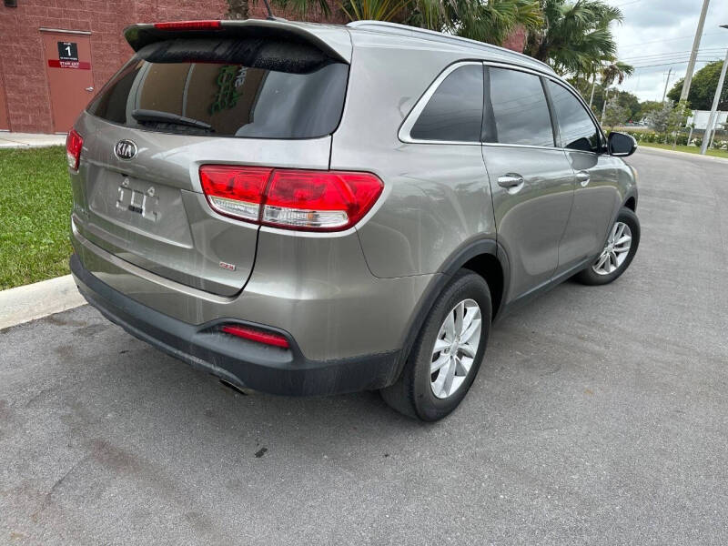 2017 Kia Sorento LX