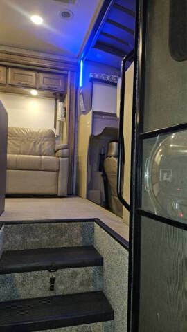 2021 Thor Motor Coach Magnitude