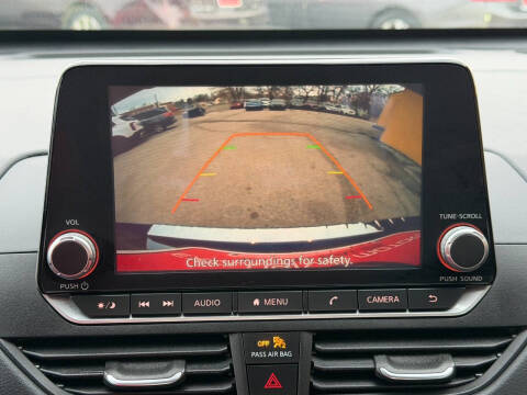 2022 Nissan Altima 2.5 SR