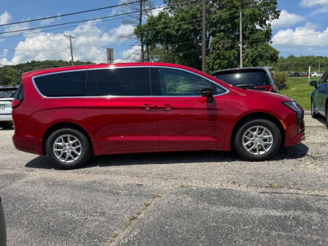 2027 Chrysler Pacifica Select
