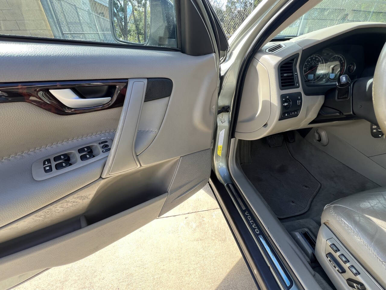 Used Car 2006 Volvo Xc70  Base Awd 4dr Wagon For Sale Under $10,000 In Austin, Texas