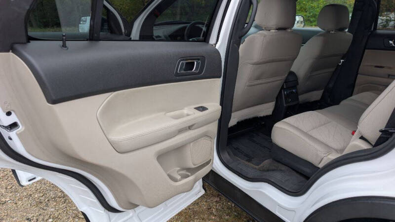 2013 Ford Explorer Base photo 9