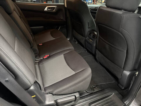 2017 Nissan Pathfinder SV