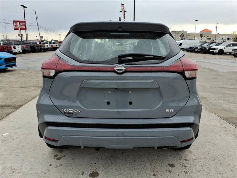 2024 Nissan Kicks SR