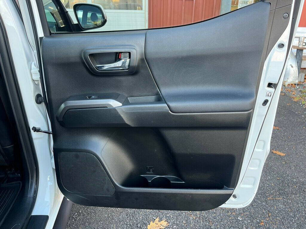 2018 Toyota Tacoma 34