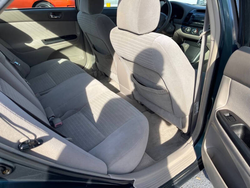 2005 Toyota Camry LE