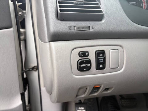 2004 Toyota Sienna CE 7 Passenger
