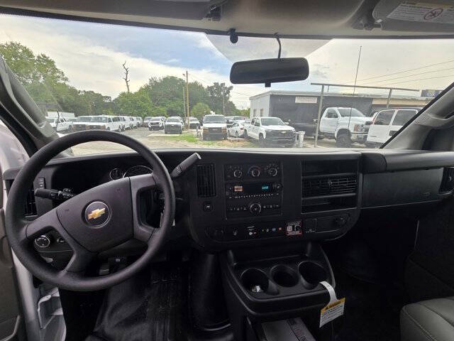 2025 Chevrolet Express 2500