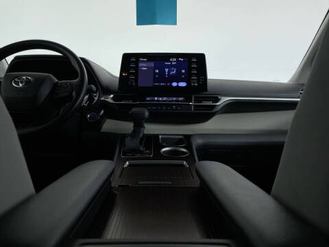 2023 Toyota Sienna LE 8-Passenger