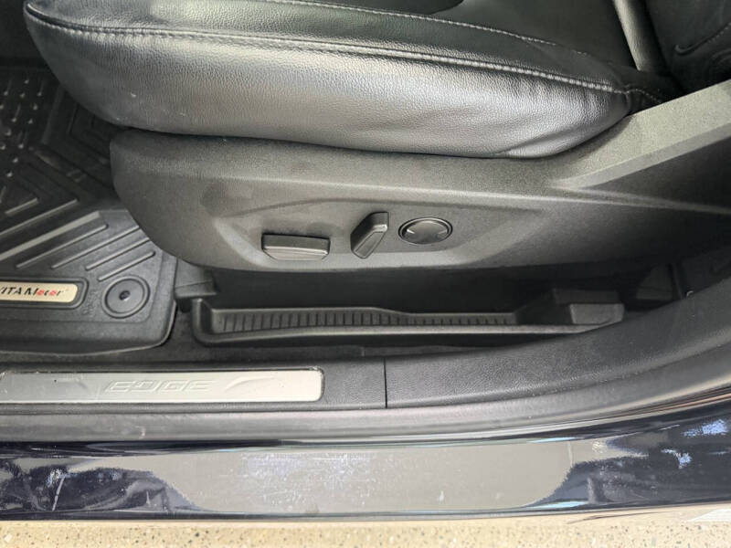 2023 Ford Edge Titanium