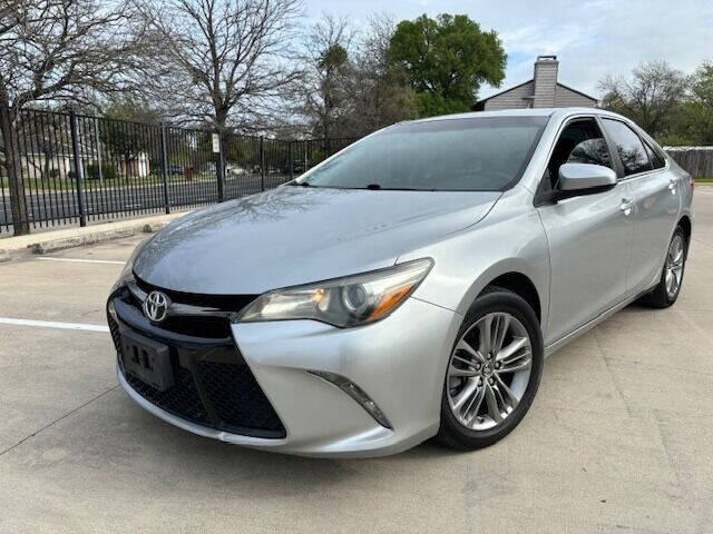 2017 Toyota Camry SE's photo