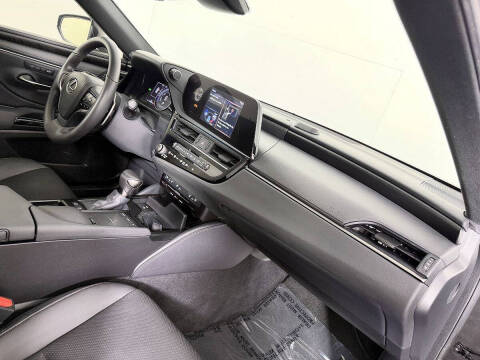 2022 Lexus ES 300h