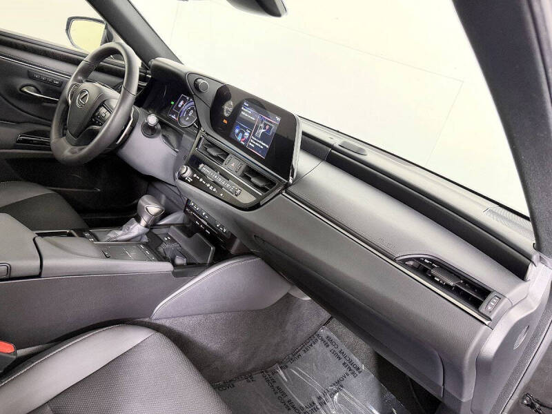 2022 Lexus ES 300h