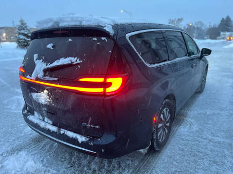 2022 Chrysler Pacifica Hybrid Touring L