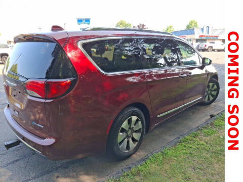 2017 Chrysler Pacifica Hybrid Platinum