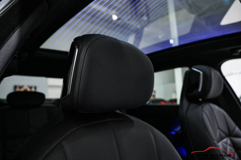 2025 BMW 7 Series 740i