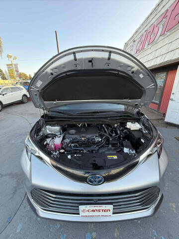 2025 Toyota Sienna Platinum 7-Passenger