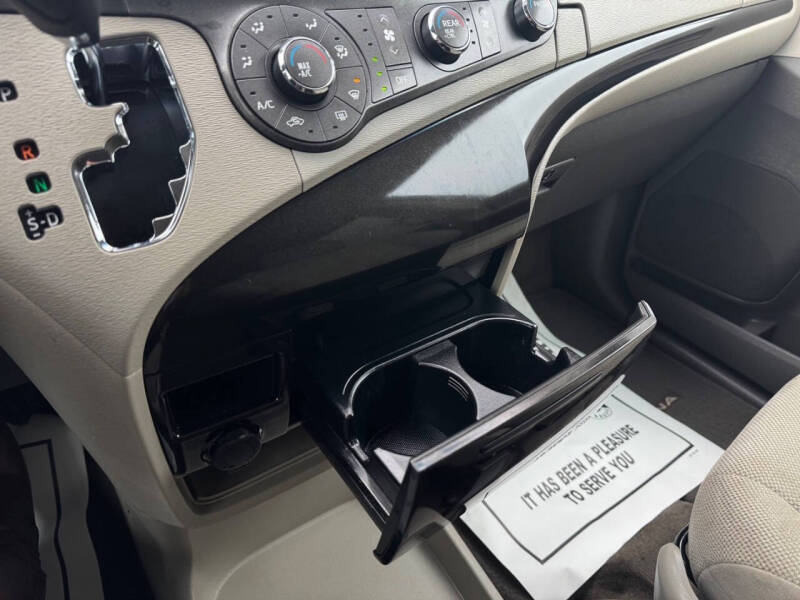 2013 Toyota Sienna L 7-Passenger