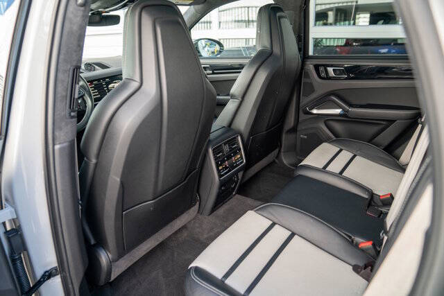 2022 Porsche Cayenne 39