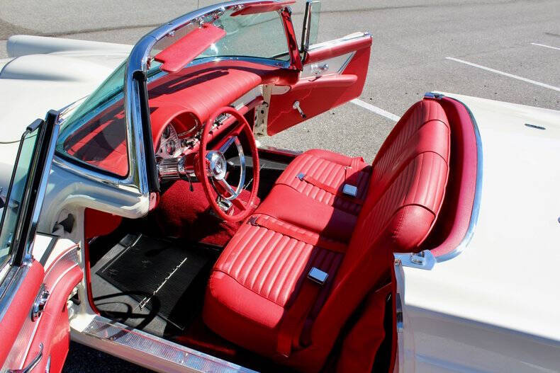 1957 Ford Thunderbird