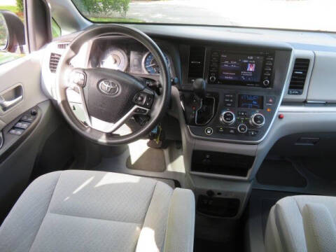 2020 Toyota Sienna LE Mobility 7-Passenger