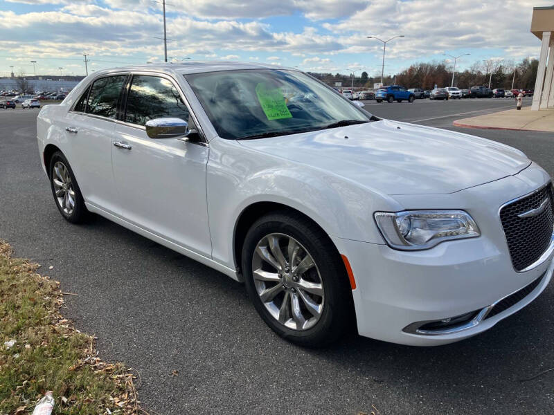 2017 Chrysler 300 C photo 4