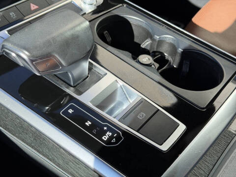 2019 Audi Q8 quattro Premium Plus 55 TFSI