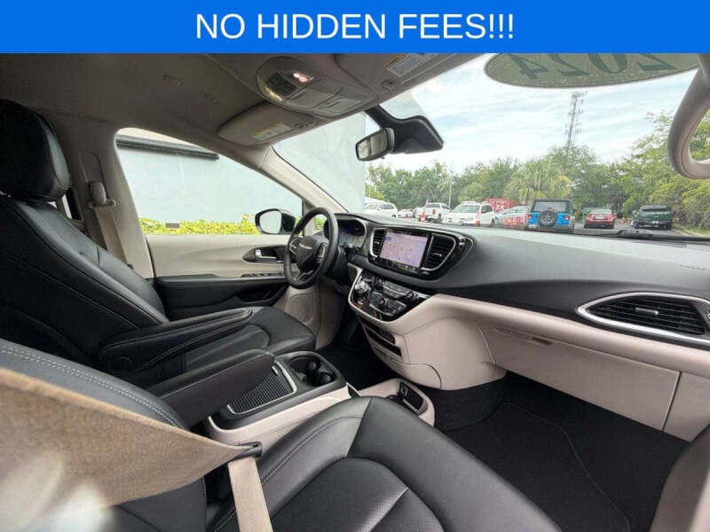 2024 Chrysler Pacifica Touring L