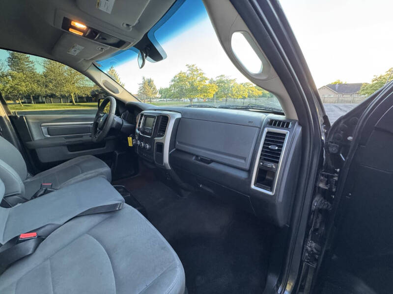 2017 RAM 1500 SLT
