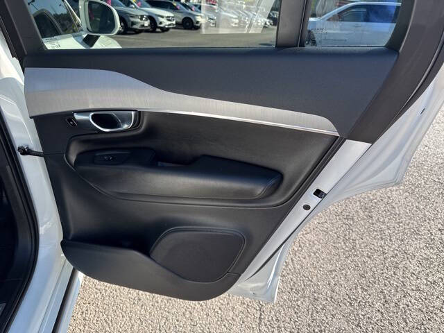 2022 Volvo XC90 T5 Momentum