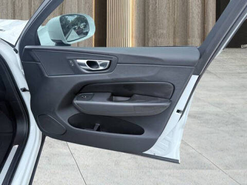 2023 Volvo XC60 B5 Core