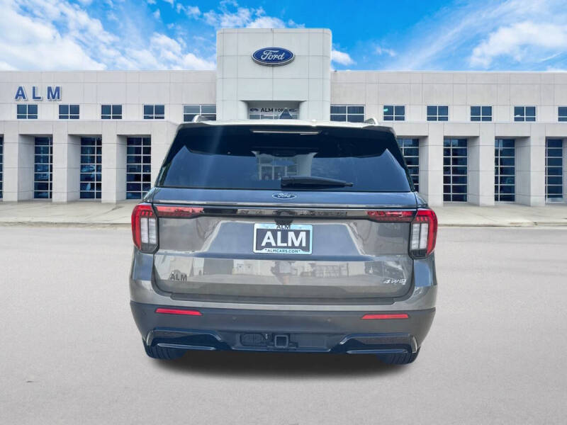 2025 Ford Explorer ST-Line