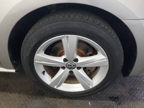 2014 Volkswagen Passat 1.8T SE