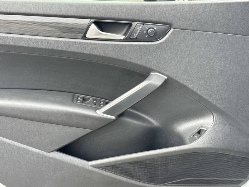 2021 Volkswagen Passat R-Line