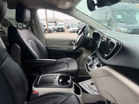 2024 Chrysler Pacifica Touring L