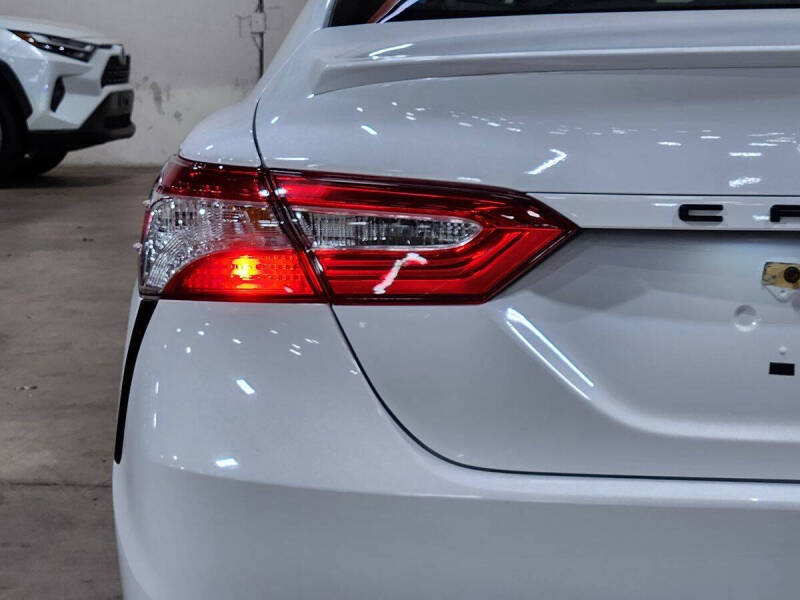 2020 Toyota Camry SE