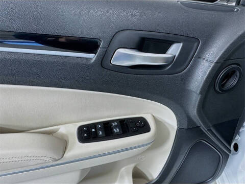 2023 Chrysler 300 Touring L