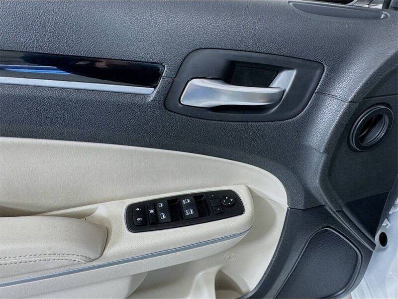 2023 Chrysler 300 Touring L