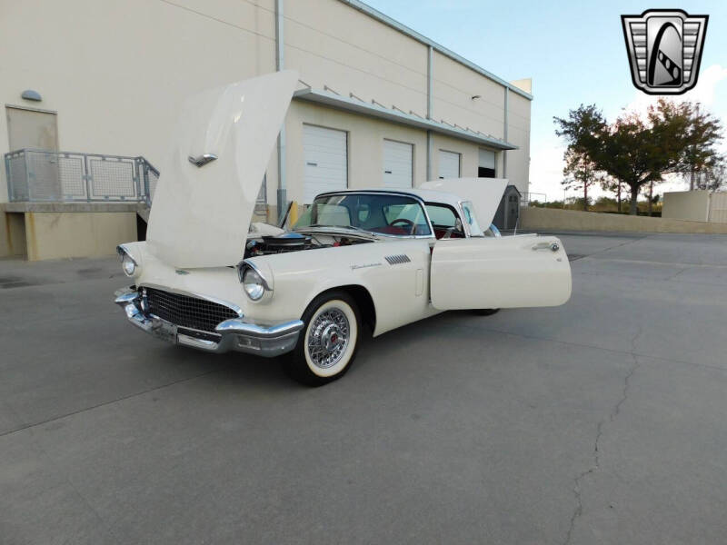 1957 Ford Thunderbird