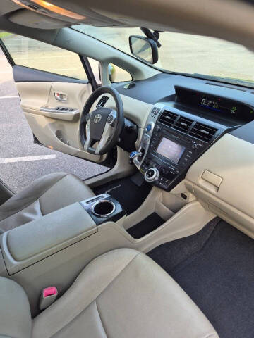 2013 Toyota Prius v Three