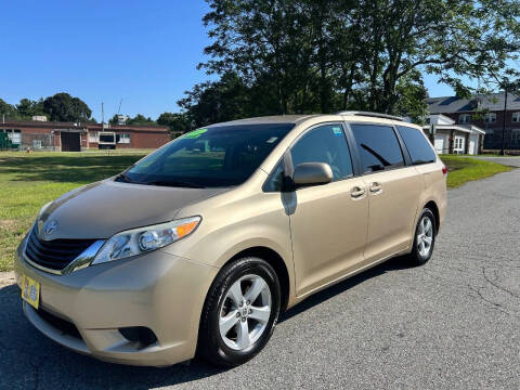 2011 Toyota Sienna LE 7-Passenger Auto Access Seat