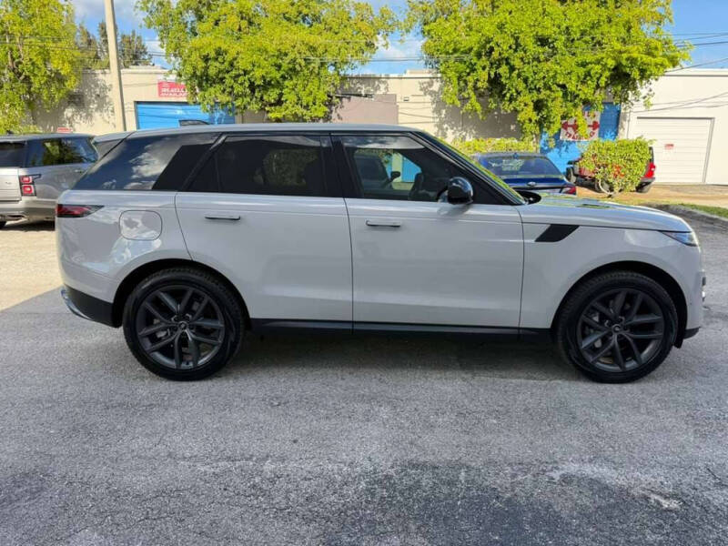 2025 Land Rover Range Rover Sport P360 SE