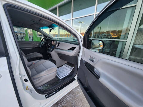 2017 Toyota Sienna LE 7-Passenger