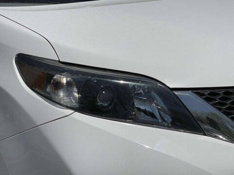 2014 Toyota Sienna for sale at Certified Luxury Motors in Great Neck NY
